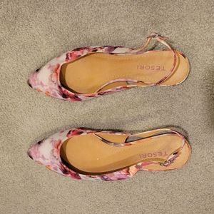 Tesoro floral pointed flats, size 7 womens